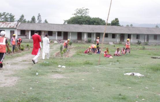 प्रधानमन्त्री रोजगार कार्यक्रम अन्तर्गत हरिवन नगरपालिका भित्र विभिन्न योजना अनुसार भइरहेका कामको अनुगमनमा l