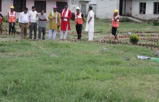 प्रधानमन्त्री रोजगार कार्यक्रम अन्तर्गत हरिवन नगरपालिका भित्र विभिन्न योजना अनुसार भइरहेका कामको अनुगमनमा l