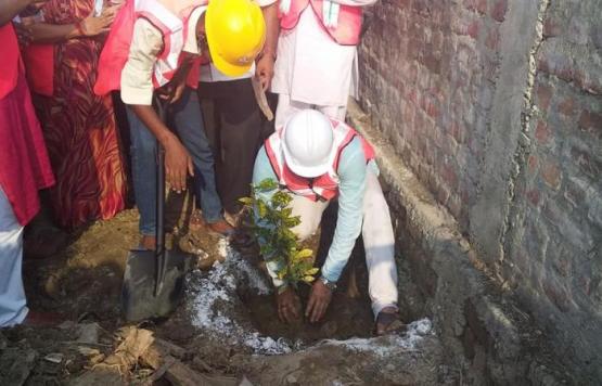  प्रधानमन्त्री रोजगार कार्यक्रम अन्तर्गत हरिवन नगरपालिकामा ४२२ लाई रोजगारीको शुभारम्भ गर्नु हुँदै हरिवन नगरपालिकाका प्रमुख/मेयर गणेश प्रसाई ।