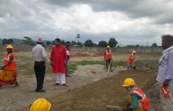 प्रधानमन्त्री रोजगार कार्यक्रम अन्तर्गत हरिवन नगरपालिका भित्र विभिन्न योजना अनुसार भइरहेका कामको अनुगमनमा l