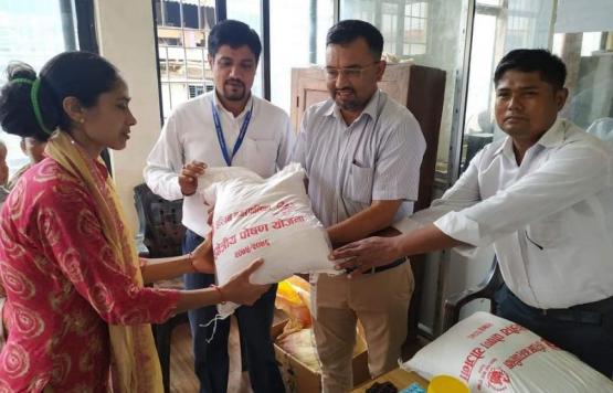 पोषण योजना अन्तर्गत यो आ.व. ०७५/०७६ मा हरिवन नगर भित्र सुत्केरी भएका महिलाहरुलाई आवस्यक पौष्टिक तत्वहरु वितरण कार्यक्रम l