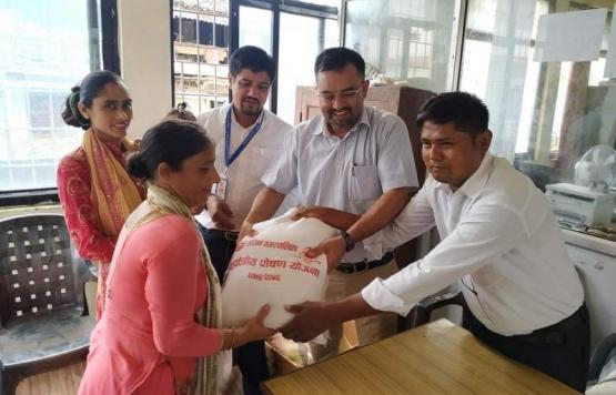 पोषण योजना अन्तर्गत यो आ.व. ०७५/०७६ मा हरिवन नगर भित्र सुत्केरी भएका महिलाहरुलाई आवस्यक पौष्टिक तत्वहरु वितरण कार्यक्रम l